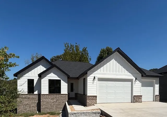 Photo 1 of Sale Pending at 218 Casey Ln, Berryville, AR 72616 | MLS# 1362159 | Listing updated on 2026-09-15