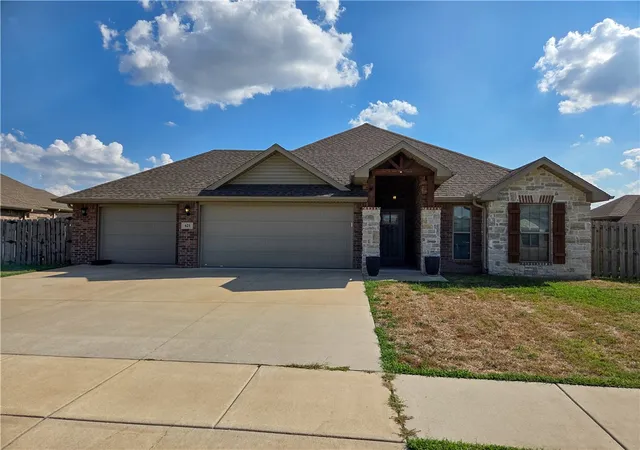 Photo 1 of Sale Pending at 621 Melrose Pl, Bentonville, AR 72712 | MLS# 1362152 | Listing updated on 2026-09-21