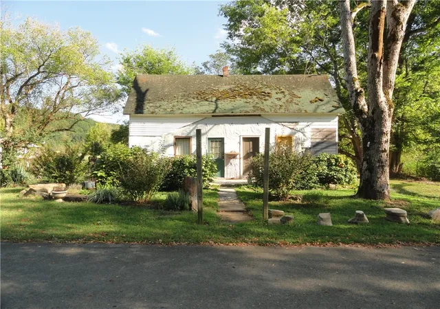 Photo 1 of Sale Pending at 104 Limestone St, Leslie, AR 72645 | MLS# 1362236 | Listing updated on 2026-09-25