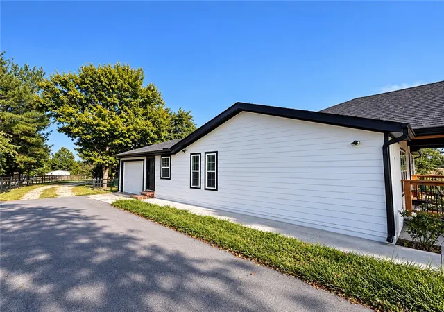 Photo 3 of Sale Pending at 799 Ford Ln, Lowell, AR 72745 | MLS# 1362171 | Listing updated on 2026-09-16
