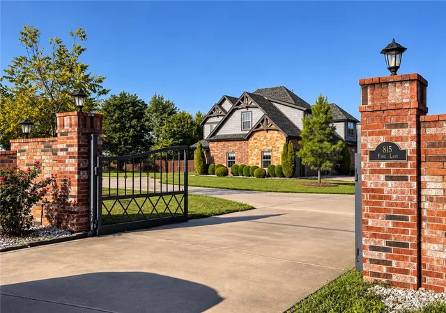 Photo 1 of Single family home for sale at 815 Ford Ln, Lowell, AR 72745 | MLS# 1362197 | Listing updated on 2026-09-16