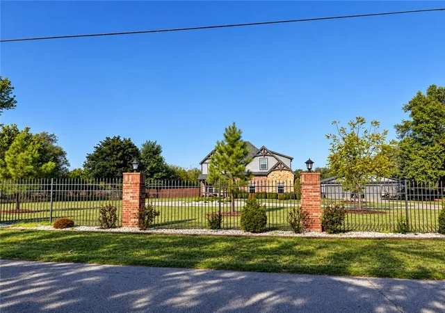 Photo 2 of Single family home for sale at 815 Ford Ln, Lowell, AR 72745 | MLS# 1362197 | Listing updated on 2026-09-16