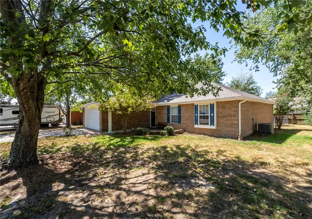 Photo 1 of Sale Pending at 1624 Hefton St, Siloam Springs, AR 72761 | MLS# 1362232 | Listing updated on 2026-10-05
