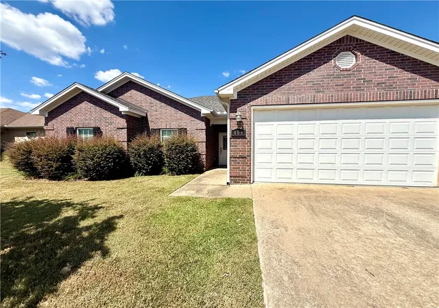 Photo 2 of Single family home for sale at 409 Ashford Dr, Russellville, AR 72802 | MLS# 1361989 | Listing updated on 2026-10-07