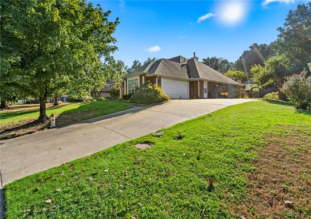 Single family home for sale at 1631 N Arthurs Ct, Fayetteville, AR 72701 | MLS# 1362247