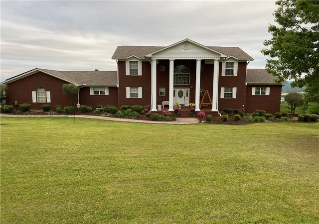 Photo 1 of Single family home for sale at 3 Bluff Dr, Russellville, AR 72802 | MLS# 1362073 | Listing updated on 2026-09-27