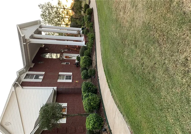 Photo 2 of Single family home for sale at 3 Bluff Dr, Russellville, AR 72802 | MLS# 1362073 | Listing updated on 2026-09-27