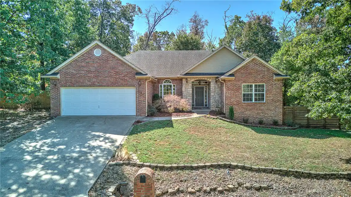 Photo 1 of Sale Pending at 8 Appleby Ln, Bella Vista, AR 72715 | MLS# 1360188 | Listing updated on 2026-10-28