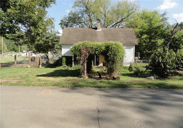 Photo 3 of Sale Pending at 106 Limestone St, Leslie, AR 72645 | MLS# 1362349 | Listing updated on 2026-09-25