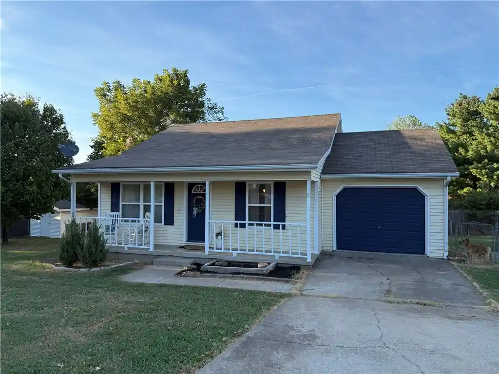 Single family home for sale at 1208 Amanda Ave, Berryville, AR 72616 | MLS# 1362347