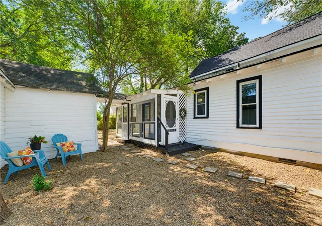 Photo 3 of Single family home for sale at 403 S Wright St, Siloam Springs, AR 72761 | MLS# 1362080 | Listing updated on 2026-10-04