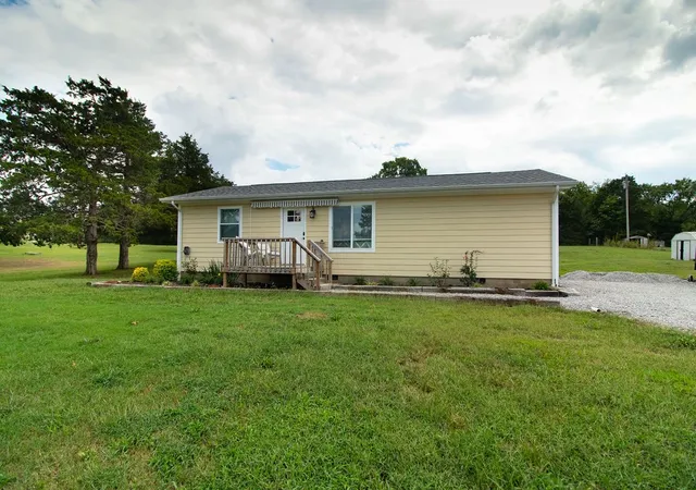 Single family home for sale at 186 Meadowlark Ln, Pineville, MO 64856 | MLS# 1362034