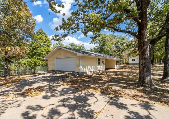 Photo 3 of Single family home for sale at 701 Spears Dr, Siloam Springs, AR 72761 | MLS# 1362233 | Listing updated on 2026-10-07