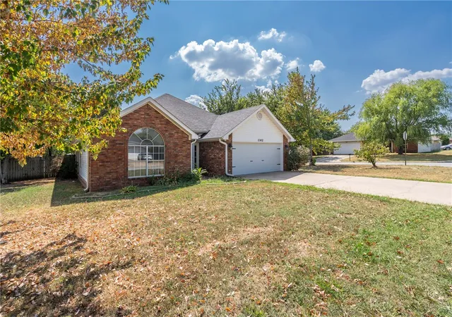 Photo 2 of Single family home for sale at 1302 Michael Ln, Siloam Springs, AR 72761 | MLS# 1362230 | Listing updated on 2026-09-18