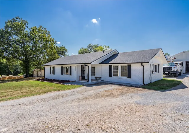 Photo 2 of Single family home for sale at 23365 Raines Rd, Siloam Springs, AR 72761 | MLS# 1362326 | Listing updated on 2026-09-25