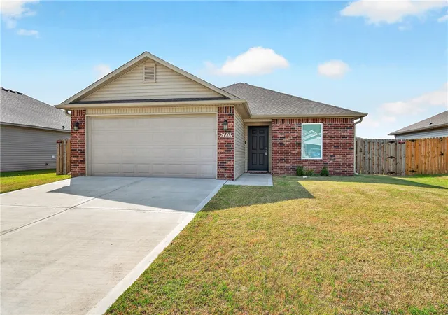 Photo 1 of Single family home for sale at 2608 Silver St, Siloam Springs, AR 72761 | MLS# 1362483 | Listing updated on 2026-10-06