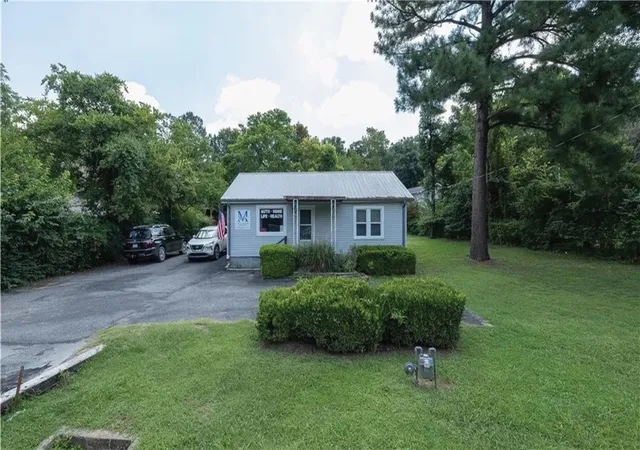 Photo 1 of Single family home for sale at 1722 N Gregg Ave, Fayetteville, AR 72703 | MLS# 1362503 | Listing updated on 2026-09-21
