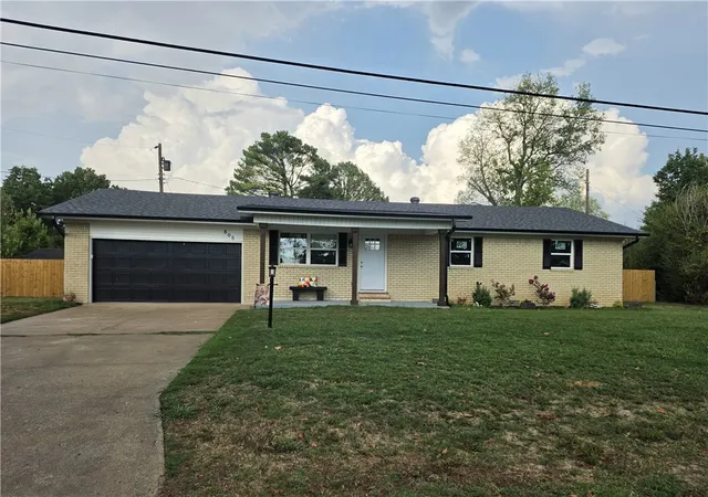 Photo 1 of Single family home for sale at 805 Lakeview Dr, Rogers, AR 72756 | MLS# 1361833 | Listing updated on 2026-10-02