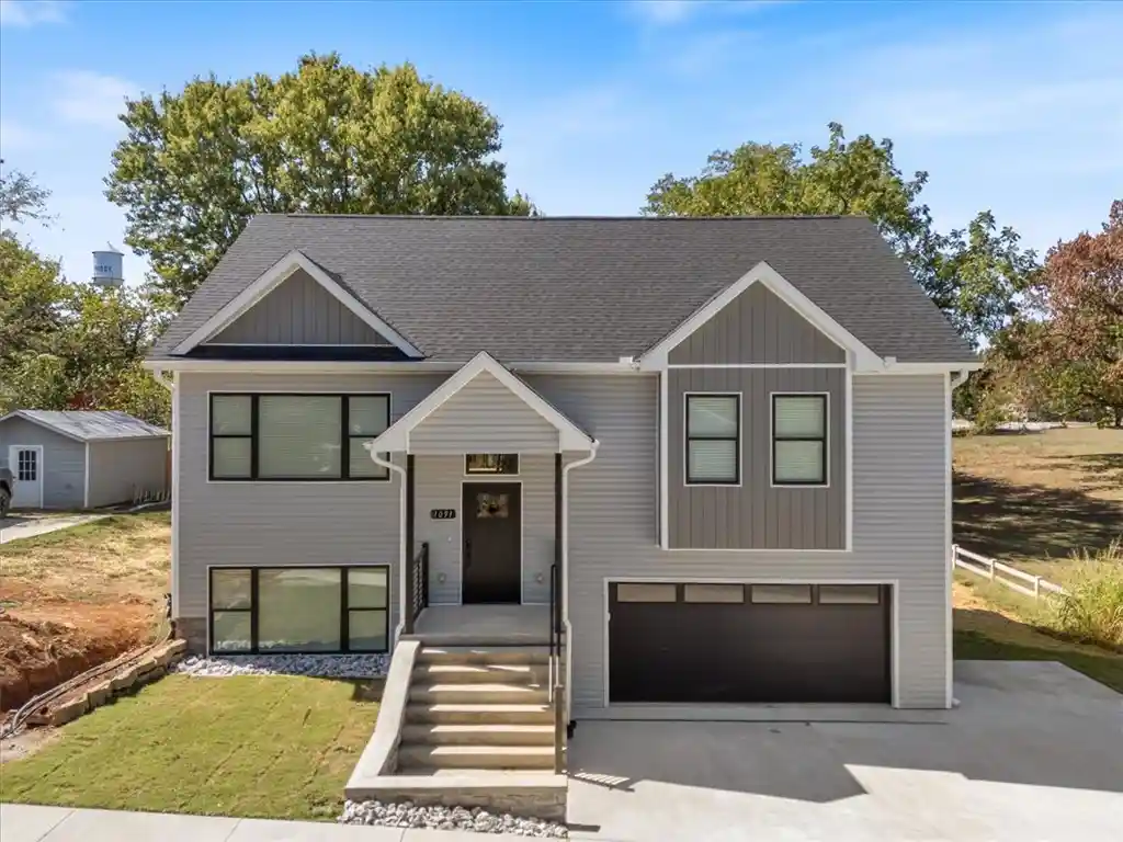 Photo 1 of Single family home for sale at 1091 N Davis St, Pea Ridge, AR 72751 | MLS# 1361998 | Listing updated on 2026-10-22