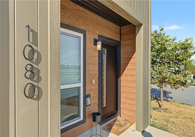 Photo 3 of Single family home for sale at 1080 Illinois Ave, Bentonville, AR 72713 | MLS# 1362405 | Listing updated on 2026-09-18