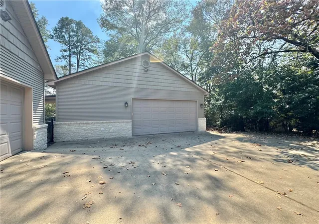 Photo 2 of Sale Pending at 207 Amy Lynn Pl, Russellville, AR 72802 | MLS# 1362455 | Listing updated on 2026-09-25