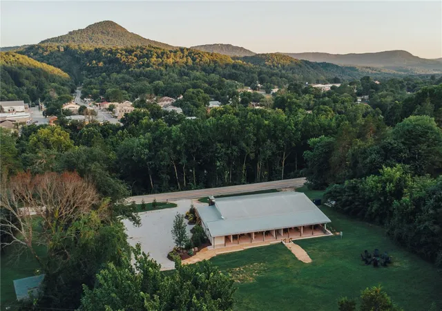 Photo 3 of Single family home for sale at 106 W Highway 74, Jasper, AR 72641 | MLS# 1362595 | Listing updated on 2026-09-19