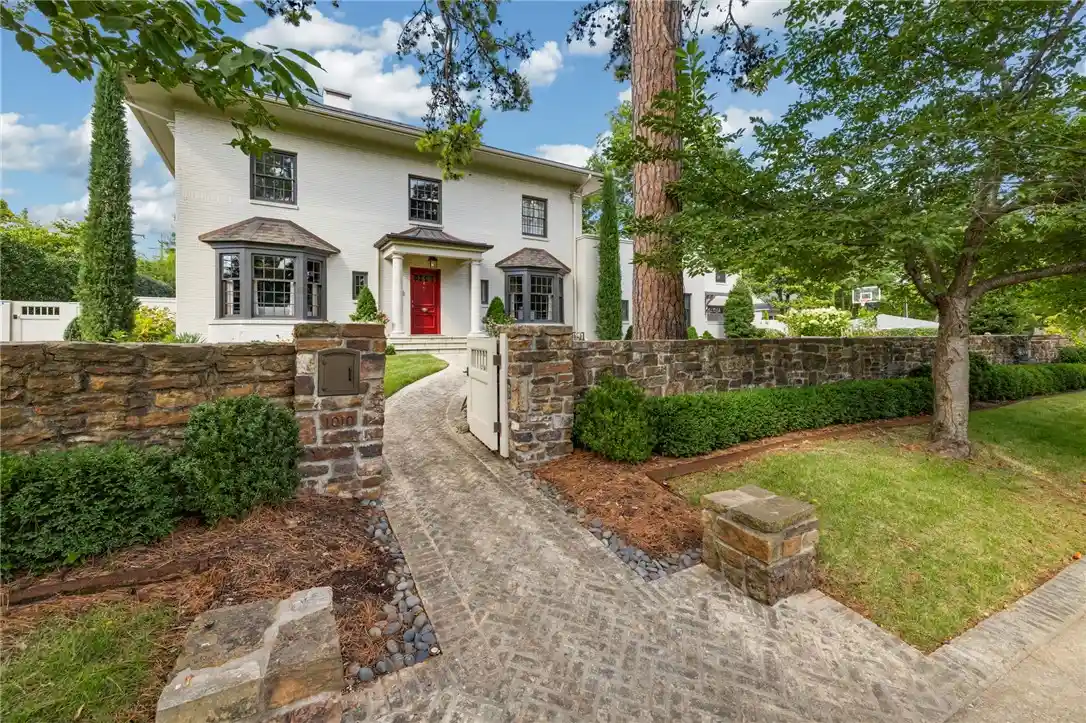 Photo 1 of Single family home for sale at 1010 N Park Ave, Fayetteville, AR 72701 | MLS# 1362519 | Listing updated on 2026-10-25