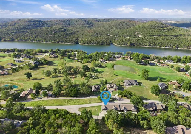 Condo for sale at 3 Oak Point Dr, Holiday Island, AR 72631 | MLS# 1362592