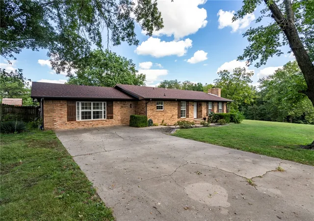 Photo 2 of Single family home for sale at 203 W Raines Rd, Siloam Springs, AR 72761 | MLS# 1362649 | Listing updated on 2026-10-03