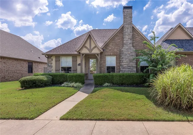 Photo 2 of Sale Pending at 3113 Sw Stonepoint Ave, Bentonville, AR 72713 | MLS# 1362011 | Listing updated on 2026-09-28