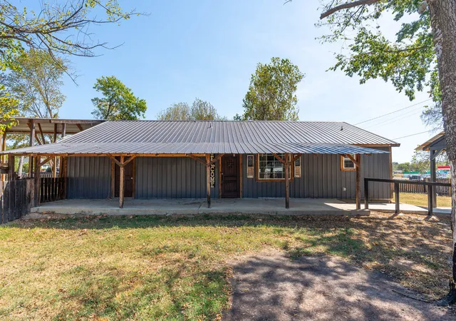 Photo 1 of Single family home for sale at 110 Sw 8th Street, Muldrow, OK 74948 | MLS# 1362718 | Listing updated on 2026-10-05