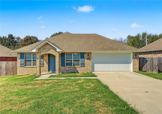 Photo 1 of Single family home for sale at 813 Saddlebrook St, Gentry, AR 72734 | MLS# 1362726 | Listing updated on 2026-10-01