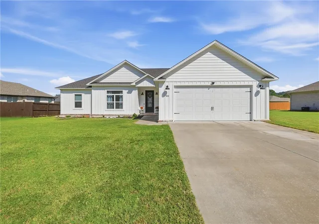 Photo 1 of Single family home for sale at 303 Promenade Cir, Russellville, AR 72801 | MLS# 1362740 | Listing updated on 2026-10-06