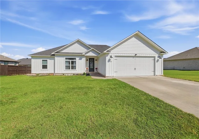 Photo 2 of Single family home for sale at 303 Promenade Cir, Russellville, AR 72801 | MLS# 1362740 | Listing updated on 2026-10-06