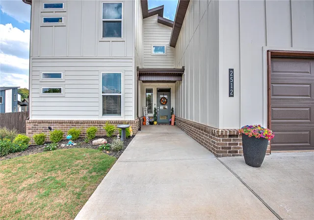 Photo 3 of Single family home for sale at 2512 Fairway Cir, Pea Ridge, AR 72751 | MLS# 1362700 | Listing updated on 2026-10-10