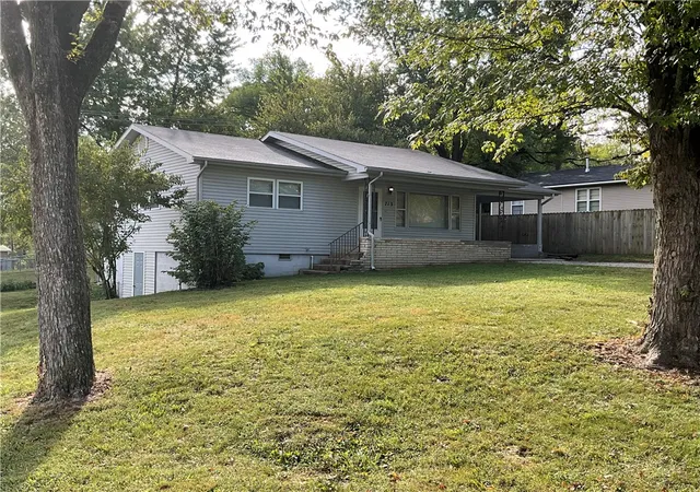 Photo 2 of Sale Pending at 713 N Robinson St, Harrison, AR 72601 | MLS# 1362841 | Listing updated on 2026-09-30