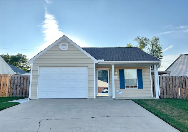 Photo 2 of Sale Pending at 1008 S 25th Place, Rogers, AR 72758 | MLS# 1362877 | Listing updated on 2026-10-01