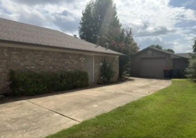 Photo 3 of Sale Pending at 2307 W 5th Street, Russellville, AR 72801 | MLS# 1362796 | Listing updated on 2026-09-24