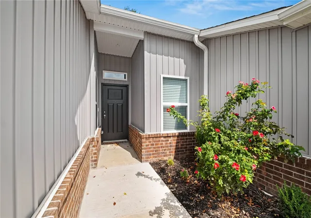 Photo 2 of Townhouse for sale at 106 Nw 67th Avenue, Bentonville, AR 72713 | MLS# 1362675 | Listing updated on 2026-09-23