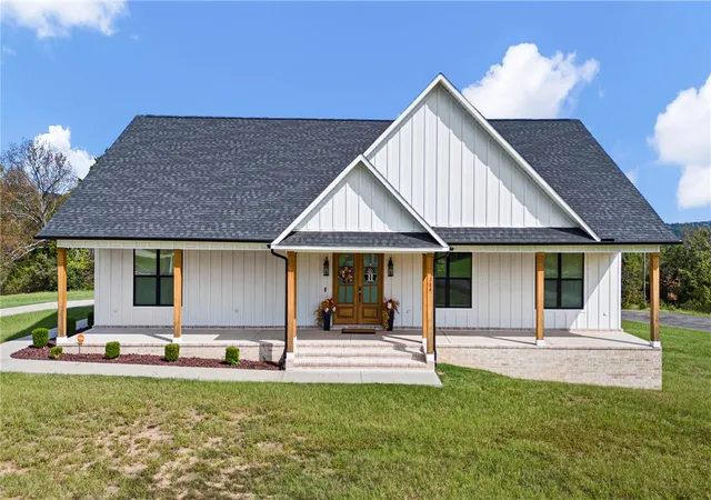 Photo 1 of Sale Pending at 284 Apple Ln, Russellville, AR 72802 | MLS# 1362701 | Listing updated on 2026-10-01