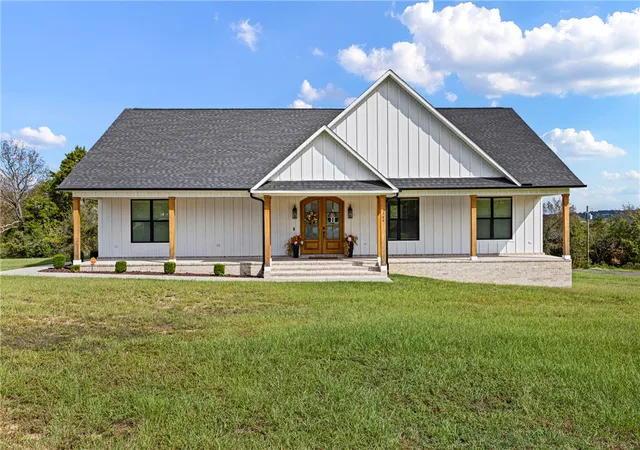 Photo 3 of Sale Pending at 284 Apple Ln, Russellville, AR 72802 | MLS# 1362701 | Listing updated on 2026-10-01