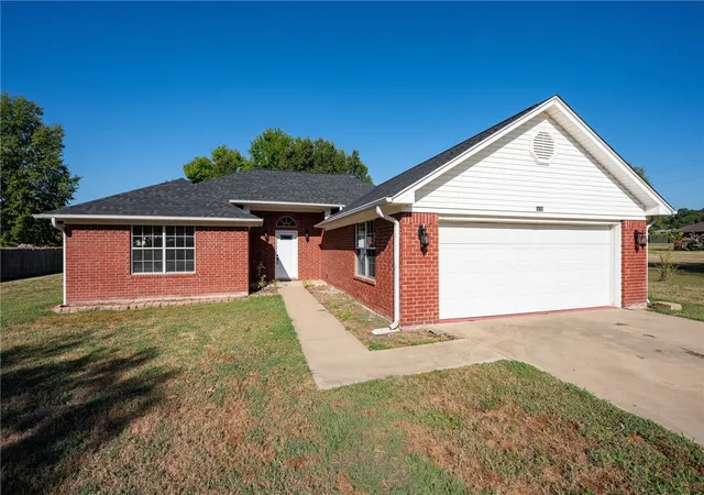 Photo 2 of Single family home for sale at 939 Alma Ave, Mulberry, AR 72947 | MLS# 1362974 | Listing updated on 2026-10-12