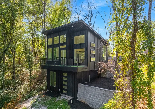Photo 3 of Sale Pending at 20960 Lakeshore Dr, Springdale, AR 72764 | MLS# 1362851 | Listing updated on 2026-09-25