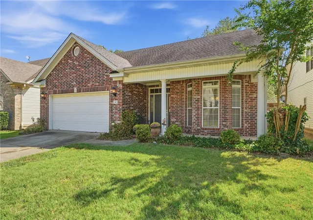 Photo 1 of Single family home for sale at 42 Courtside Pl, Little Rock, AR 72210 | MLS# 1363001 | Listing updated on 2026-09-23