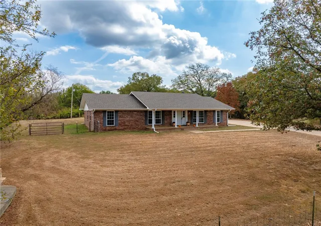 Photo 2 of Single family home for sale at 102 Kibler Hwy, Alma, AR 72921 | MLS# 1363075 | Listing updated on 2026-09-24