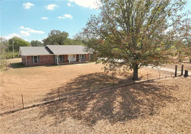 Photo 3 of Single family home for sale at 102 Kibler Hwy, Alma, AR 72921 | MLS# 1363075 | Listing updated on 2026-09-24