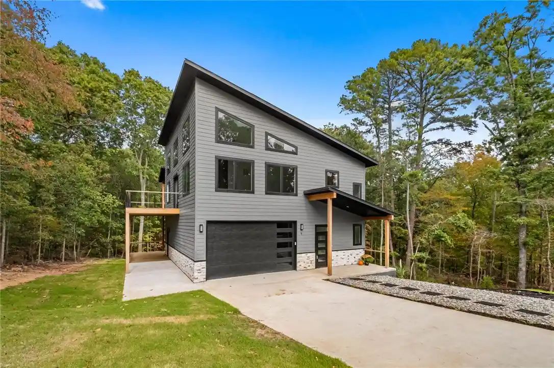 Photo 1 of Single family home for sale at 9 Abbotsley Ln, Bella Vista, AR 72714 | MLS# 1362952 | Listing updated on 2026-10-28