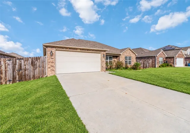 Photo 2 of Single family home for sale at 6802 Sw Pilgrim Rd, Bentonville, AR 72713 | MLS# 1362573 | Listing updated on 2026-10-03