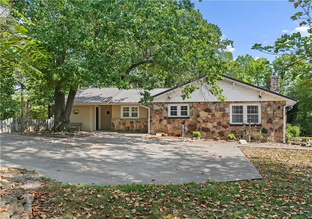 Photo 2 of Single family home for sale at 9106 Highway 62 E, Green Forest, AR 72638 | MLS# 1362959 | Listing updated on 2026-09-25