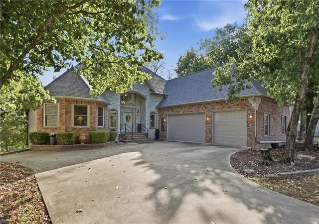 Photo 1 of Single family home for sale at 174 Holiday Is Dr, Holiday Island, AR 72631 | MLS# 1363111 | Listing updated on 2026-10-11
